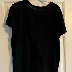 Black Tee Shirt Flowy with Pocket thumbnail 2