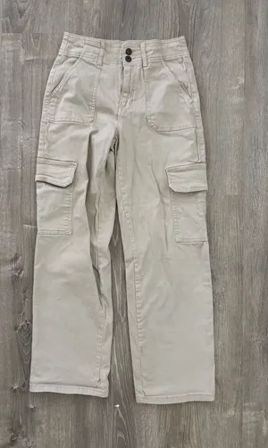 High-Rise Straight Leg Cargo Pants thumbnail 1