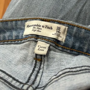 Abercrombie & Fitch Curve Love The Mom High Rise 14 thumbnail 3
