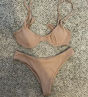 Bikini thumbnail 1