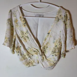 Abercrombie & Fitch Flutter Sleeve Floral Twist Front Crop Top Size XS thumbnail 2