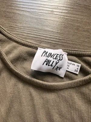 Princess Polly tshirt  thumbnail 2
