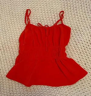 Monteau Los Angeles Cami Top Size M Red Smocked Peplum thumbnail 1