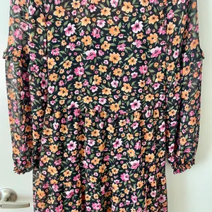 H&M Women’s Ruffle Trim Floral Midi Dress XS thumbnail 5