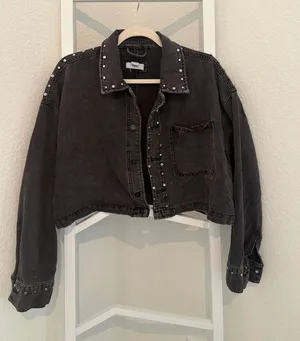 Forever 21 Black Studded Cropped Denim Trucker Jacket  thumbnail 1