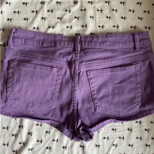 H&M size 4 purple jean shorts thumbnail 3