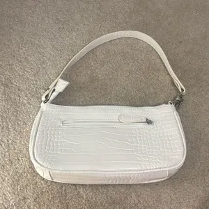 White Purse thumbnail 1