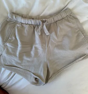 H&M Shorts thumbnail 1
