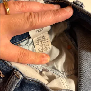 Mother Tomcat Ankle Fray Jeans in Let’s Just Be Friends thumbnail 11