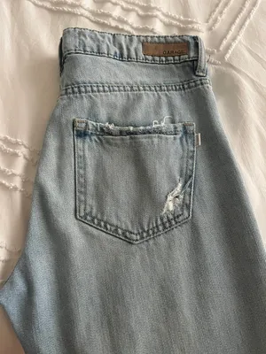 High Rise Light Wash Mom Jean Size 2 thumbnail 5
