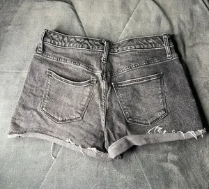 Shorts thumbnail 2