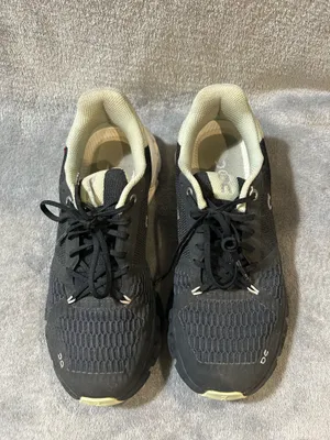 On Cloud Shoes black and green thumbnail 5