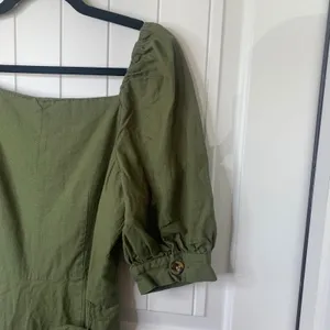 Gal Meets Glam‎ Anthropologie linen green puff sleeves jumpsuit size 6 vacation thumbnail 4