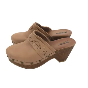 Arizona Jeans Co Tan Faux Leather Cutout Wedge Clogs Women's Size‎ 7.5 thumbnail 5