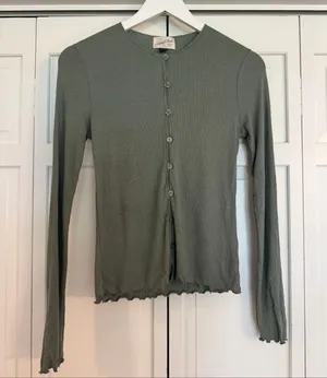 Universal Thread green button front ribbed long sleeve size small thumbnail 3