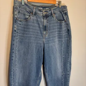 Old Navy Medium Wash High Rise Barrel Leg Jeans - size 14 thumbnail 3