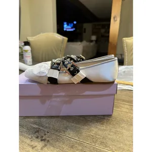 Madden Girl Womens Pearll Crossband Ballet Flats Black Blue Size 7.5 Mary Jane thumbnail 3