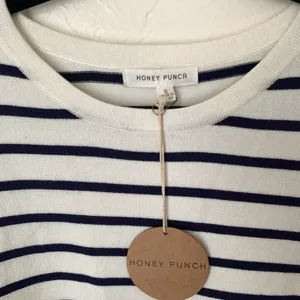 NWT Honey Punch Sweater▪️size S thumbnail 2