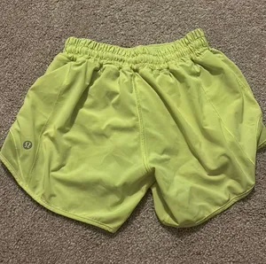 Lululemon Hotty Hot 4" Shorts thumbnail 2