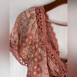 Willow-root M Babydoll Crocheted Lace Trimmed Top in Mauve thumbnail 5