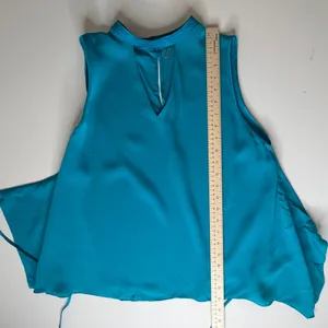 Elie Tahari Sleeveless Keyhole Cutout Wrap Blouse Sz M Teal Lightweight Evening‎ thumbnail 6