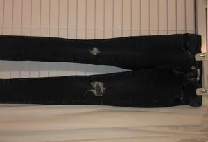 BLACK DISTRESSED LEVI JEANS thumbnail 1