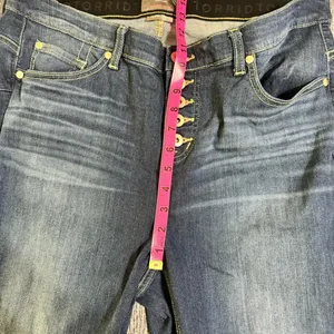 Torrid Women’s Bombshell Skinny Button Fly Jeans thumbnail 11