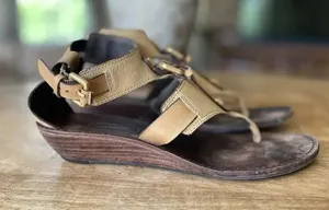 BCBMAXAZRIA! Brazil Women’s Genuine Leather Sandals Size 8B thumbnail 1