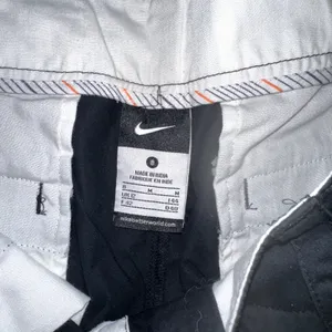 Nike Women's Size 8 Black Rolled Hem Flap Pocket Chino Cotton Athletic Shorts thumbnail 7