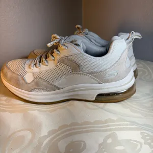 Skechers White and Light Gray Mesh Suede Lace-Up Sneakers size 8 thumbnail 9