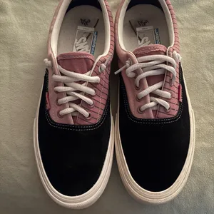 Vans Pink and Black Casual Sneakers thumbnail 3