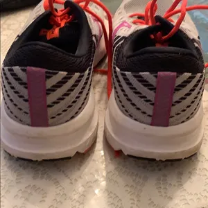 Brooks launch 6 thumbnail 4