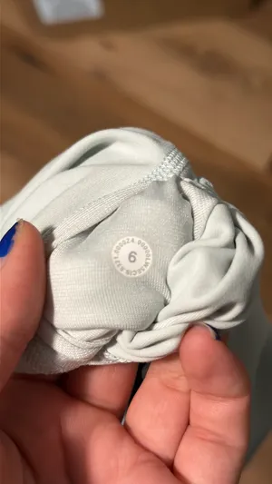 Light Blue Lululemon Leggings size 6 thumbnail 2