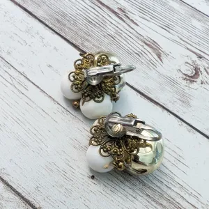 Vintage Clip On Earrings - Off White & Gold Tone 7/8" thumbnail 7