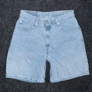 Vintage Levis Relaxed Fit Denim Mid Thigh Shorts 10 / 28 Light Wash Cotton Jorts thumbnail 1