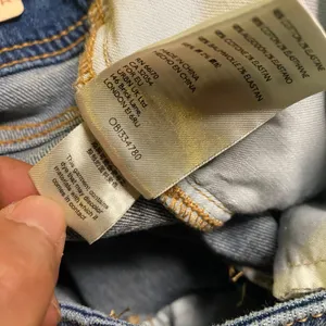 NWT Anthropologie Pilcro Distressed Blue Denim Slim Boyfriend Crop Jeans Size 32 thumbnail 9