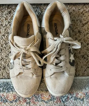 Women’s Shoes thumbnail 1