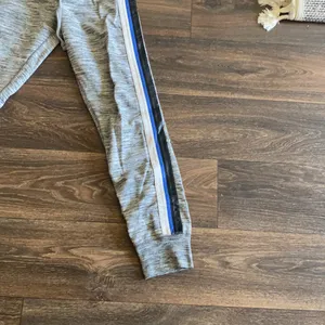 PINK - Victoria's Secret gray Sweats thumbnail 2