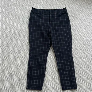 Old Navy Women’s Black Windowpanel Pixie High Rise Pants thumbnail 2