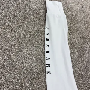 Gymshark White Long Sleeve Athletic Top Women's Size S Mesh‎ Panels Logo thumbnail 8
