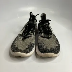 Nike Freerun flyknit black & white size 6.5‎ thumbnail 2