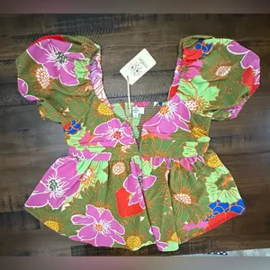Entro Women’s Vivian V-Neck Bubble Sleeve Top Medium Floral NWT thumbnail 3