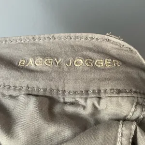 Women's American Eagle‎ Outfitters Gray Cargo Baggy Joggers Size 8 thumbnail 3