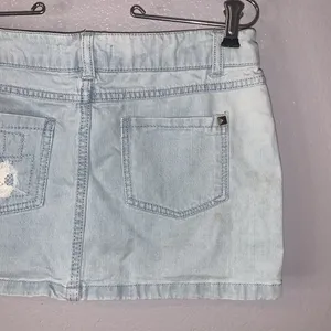 Forever Twenty One Boutique distressed mini jean skirt thumbnail 6