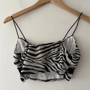Princess Polly‎ Black and White Vita Zebra Stripe Crop Top thumbnail 7