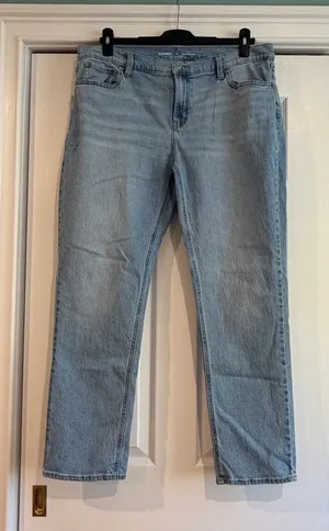 Old Navy WOW Light wash Blue Mid-Rise Boyfriend Jeans thumbnail 1
