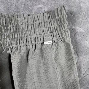 Vuori Womens Villa Textured Short Size Large Wheatgrass Sage Neutral Athletic 3" thumbnail 3