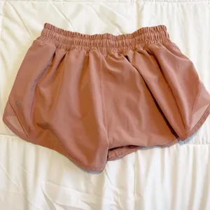 Lululemon Hotty Hot Short 2.5” thumbnail 2