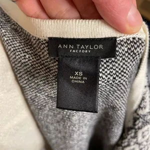 Ann Taylor‎ Factory Womens Black White Printed Long Sleeve Cardigan XS thumbnail 4