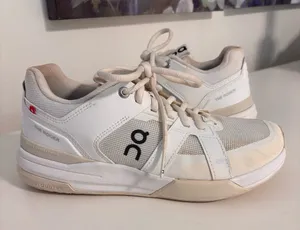 On Cloud women’s 7.5 The Roger Clubhouse Pro White Tennis Shoes Sneakers thumbnail 1